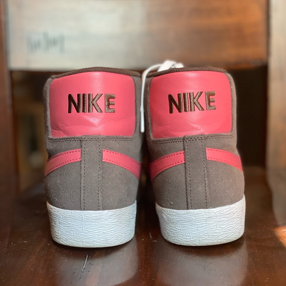 NIKE Hi-tops - Picture 2 of 3